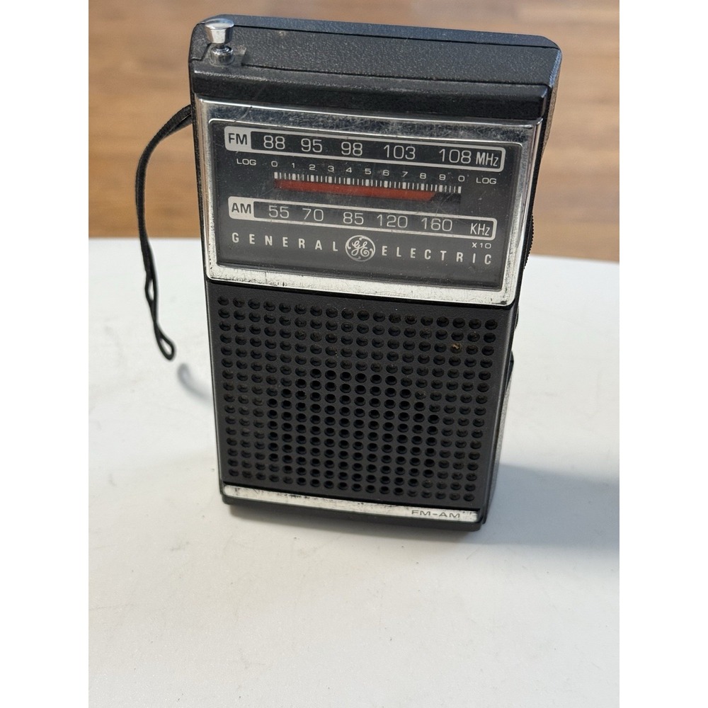 GE ® General Electric ® 7-2500C FM AM Miniature Portable TRANSISTOR RADIO